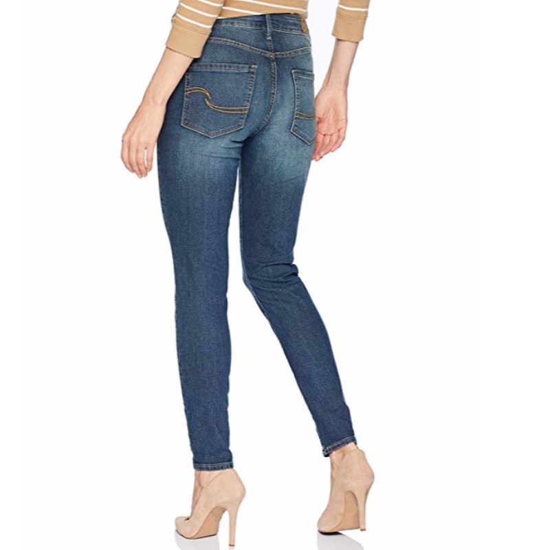 Jeans skinny moderni da donna con etichetta oro