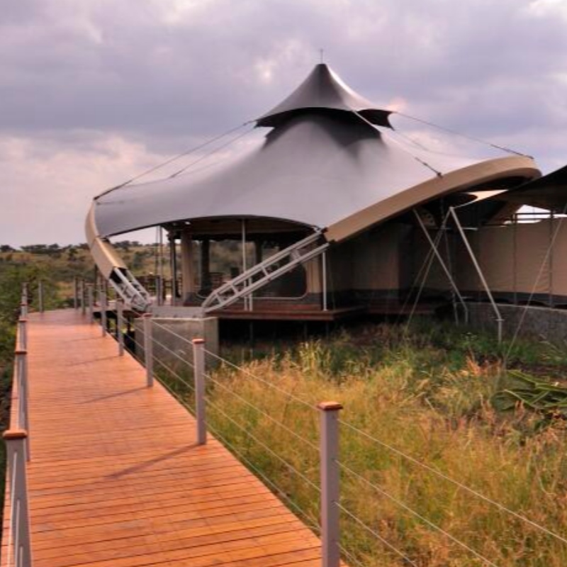 Tenda prefabbricata della sistemazione di hotel della struttura della membrana di PVDF di doppi strati delle case di safari in Sudafrica