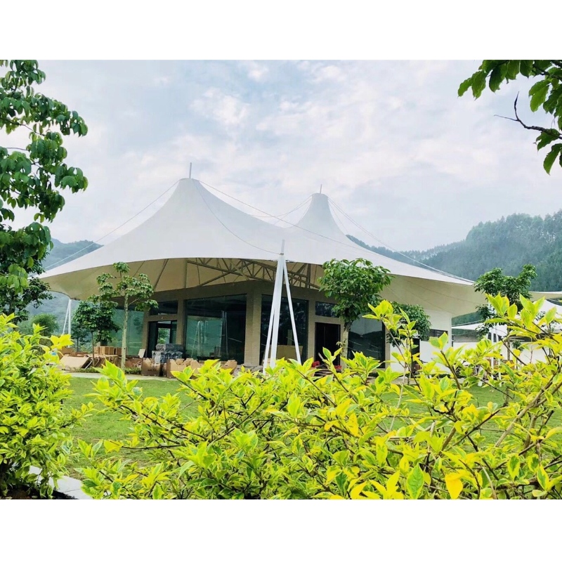 Vendita calda Case prefabbricate PVDF / PTFE Materiale Tessuto Tenda da campeggio Tende da parete in vetro per hotel Jungle Resort