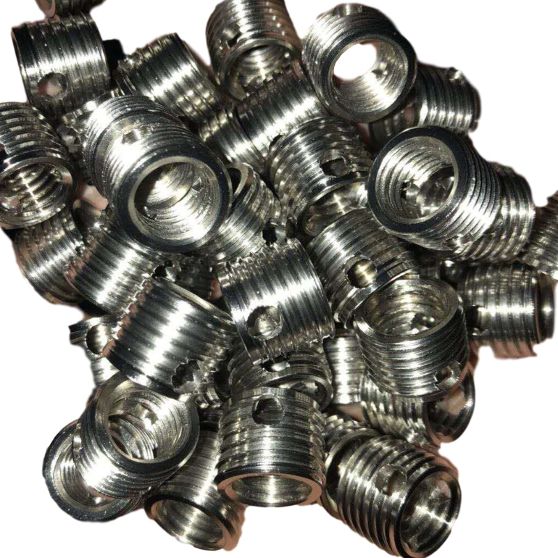 Serie 307 di inserti autofilettanti a 3 fori senza sbavature stock 500K