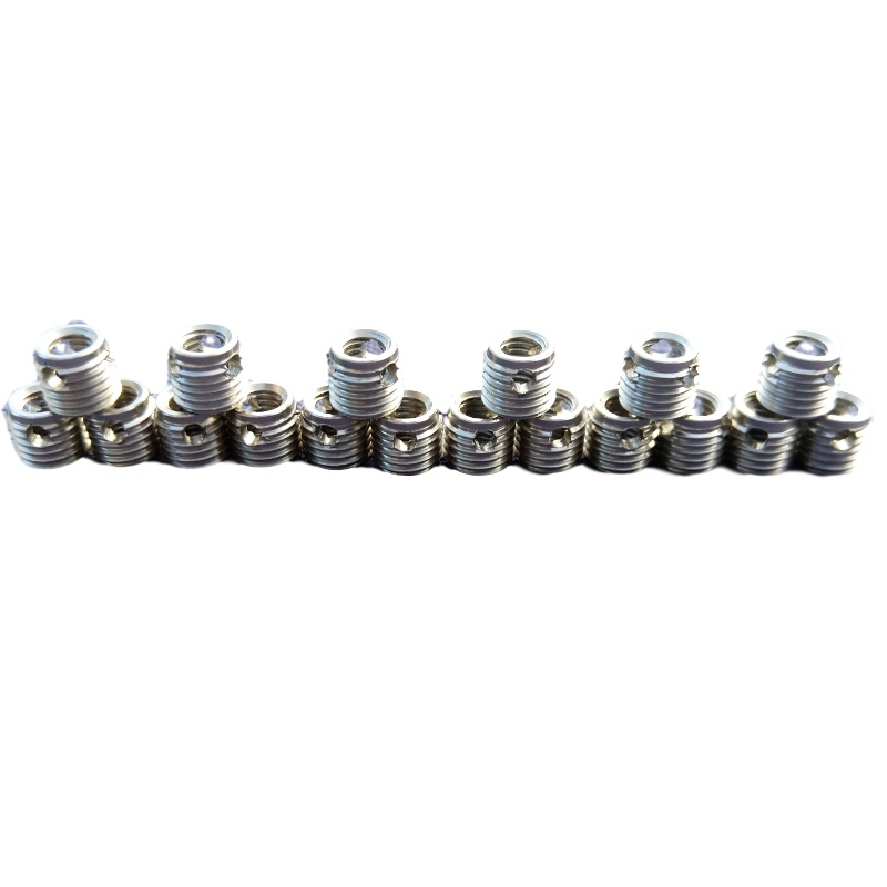 Serie 307 di inserti autofilettanti a 3 fori senza sbavature stock 500K