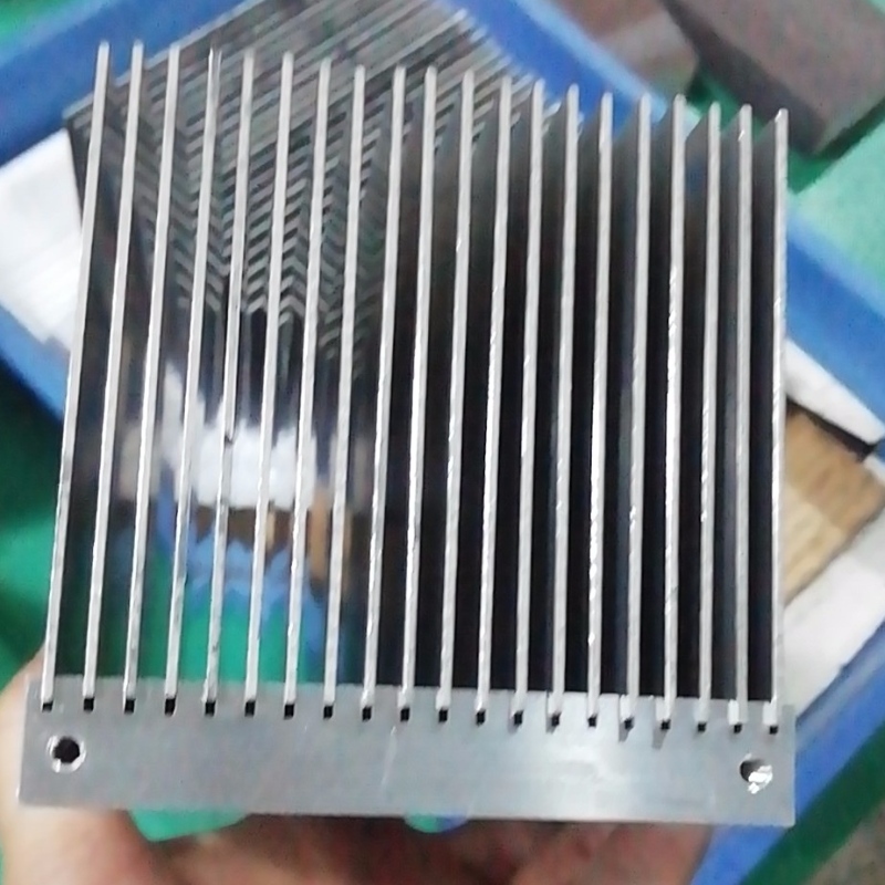 Dissipatore di calore / Taglio a filo / Fresatura CNC / A6061