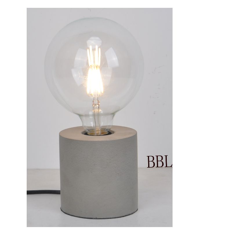 Lampada da tavolo con base in colonna di cemento