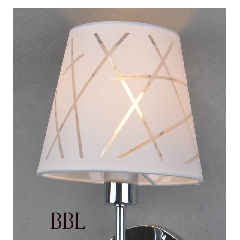 Lampada a muro con ombra di tessuto