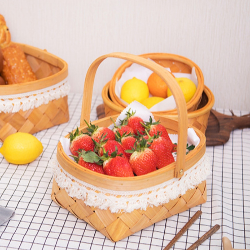 Cestino in legno con manico