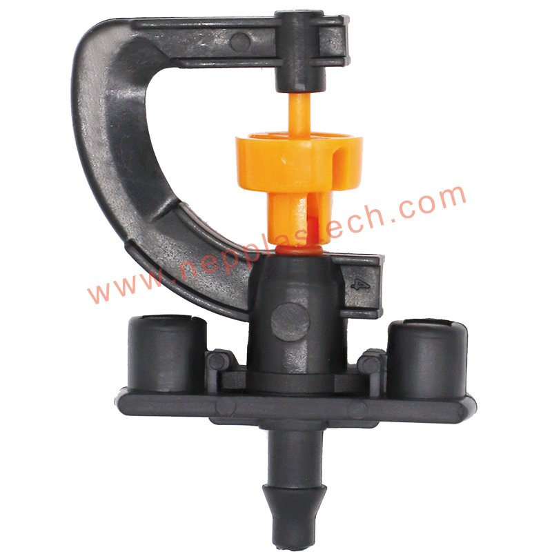 Irrigatori micro rotativi con sistema di irrigazione automatica frutteto