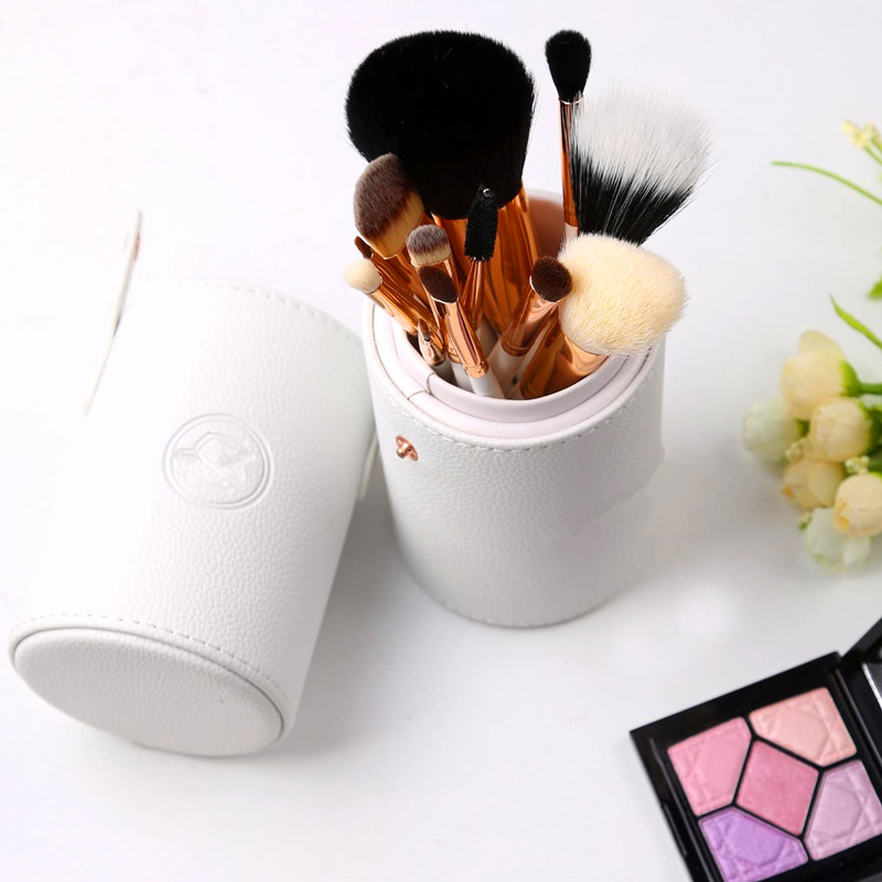 BELUXUR Travel Makeup Brush Set White 12pcs Makeup Brushes Premium Synthetic Hair Professional Foundation Polvere Contour Blush Cosmetic Eye Brush Imposta con Holder for Valentines Gifts