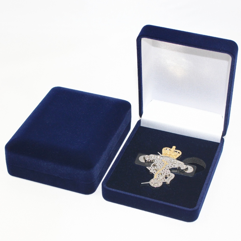 Articolo D-22B Scatola rotonda in velluto per monete, collana e stemma, mm. 70 * 90 * 30, pesa circa 60 g