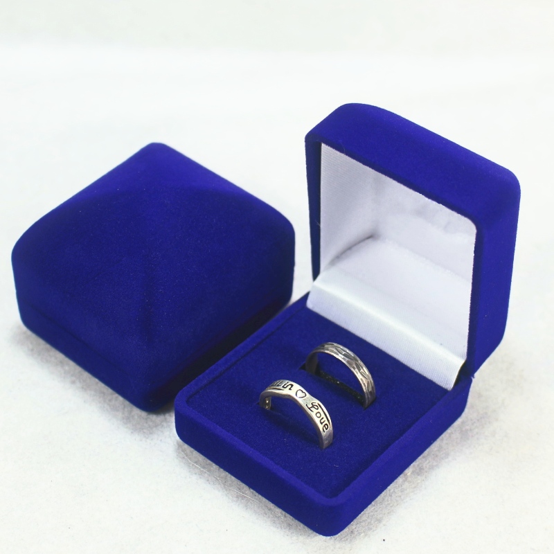 Elemento D-57 forma rotonda Velvet Box per anello, medaglia &Q badge, mm.45*52*41, pesi circa 30g