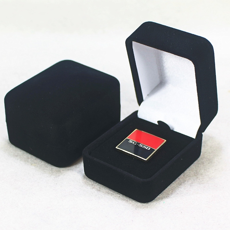 Articolo F-20 Scatola rotonda in velluto per anello, badge o moneta, mm. 45 * 55 * 38, pesi circa 32 g