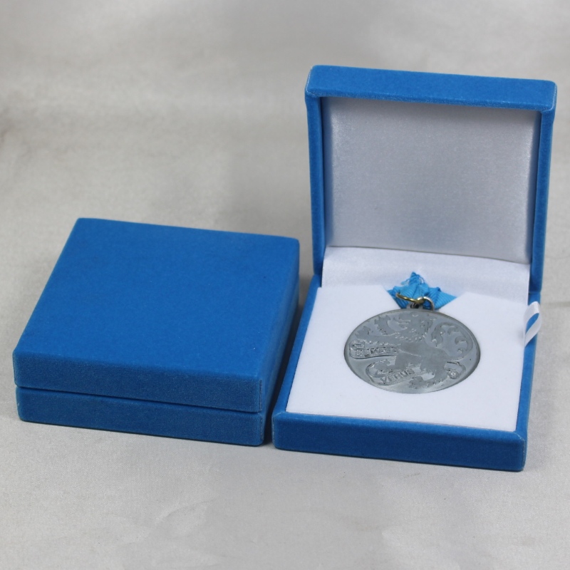 Articolo V-06 scatola quadrata in flanella di plastica per moneta da 50-60 mm, badge, gemelli, fermacravatta, medaglia, ecc. Mm. 88 * 91 * 33, pesa circa 85g