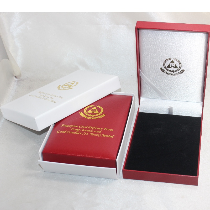 Articolo V-15S scatola rettangolare in similpelle per medaglia 75 * 120 mm, moneta e badge, ecc. Mm. 97 * 143 * 34, pesa circa 170 g