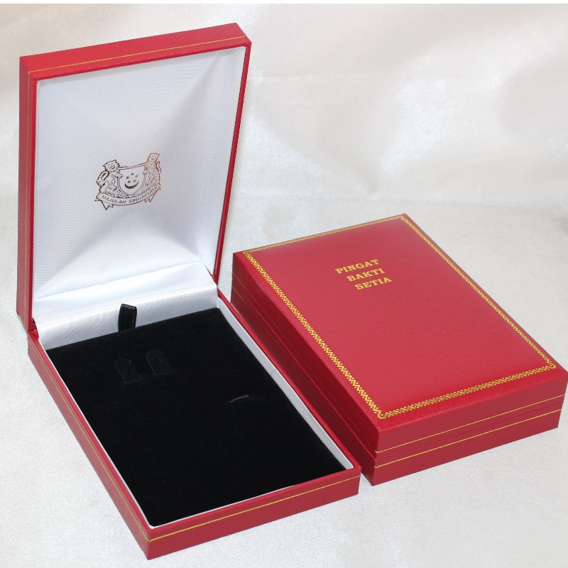 Articolo V-15S scatola rettangolare in similpelle per medaglia 75 * 120 mm, moneta e badge, ecc. Mm. 97 * 143 * 34, pesa circa 170 g