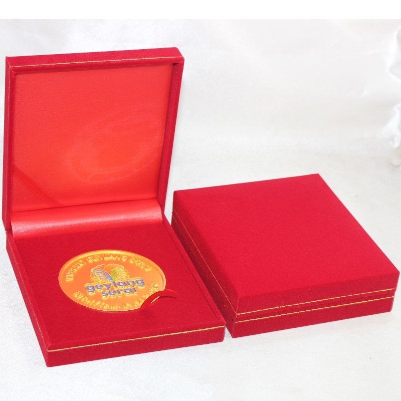 Articolo V-19 scatola quadrata in pelle PU per moneta 90 * 90mm, medaglia e stemma, ecc. Mm. 110 * 125 * 33, pesi circa 140 g