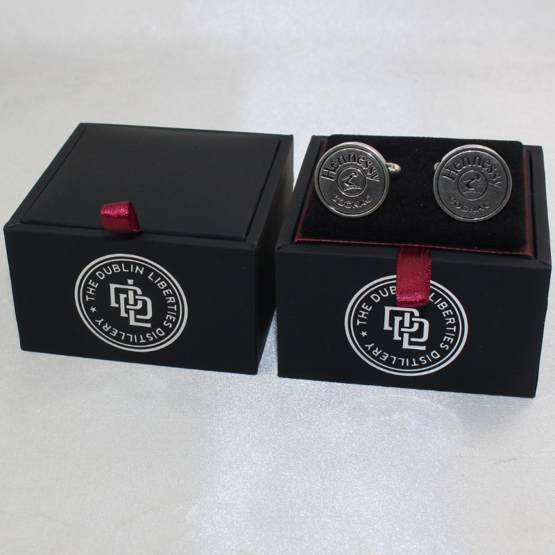 Articolo V-20S scatola quadrata in pelle PU per gemelli da coppia, ecc. Mm. 65 * 65 * 38, pesi circa 62g