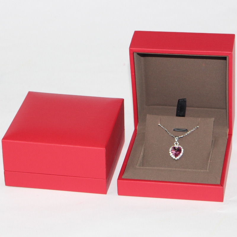 Cassetta di confezionamento di gioielli squisita confezione di gioielli rossi di alta qualità, la dimensione è 90*90*45mm