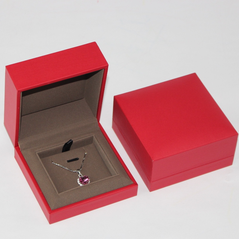 Cassetta di confezionamento di gioielli squisita confezione di gioielli rossi di alta qualità, la dimensione è 90*90*45mm