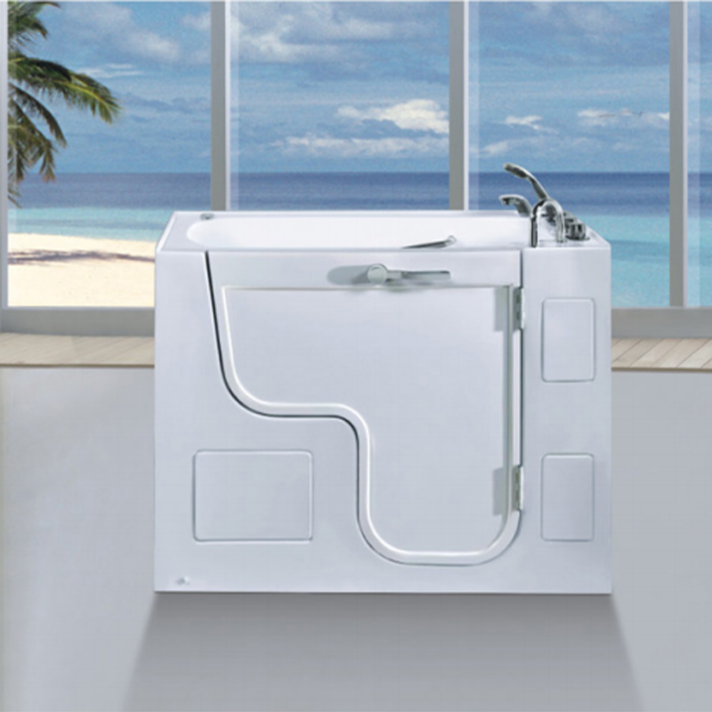 Vasca da bagno a porta aperta