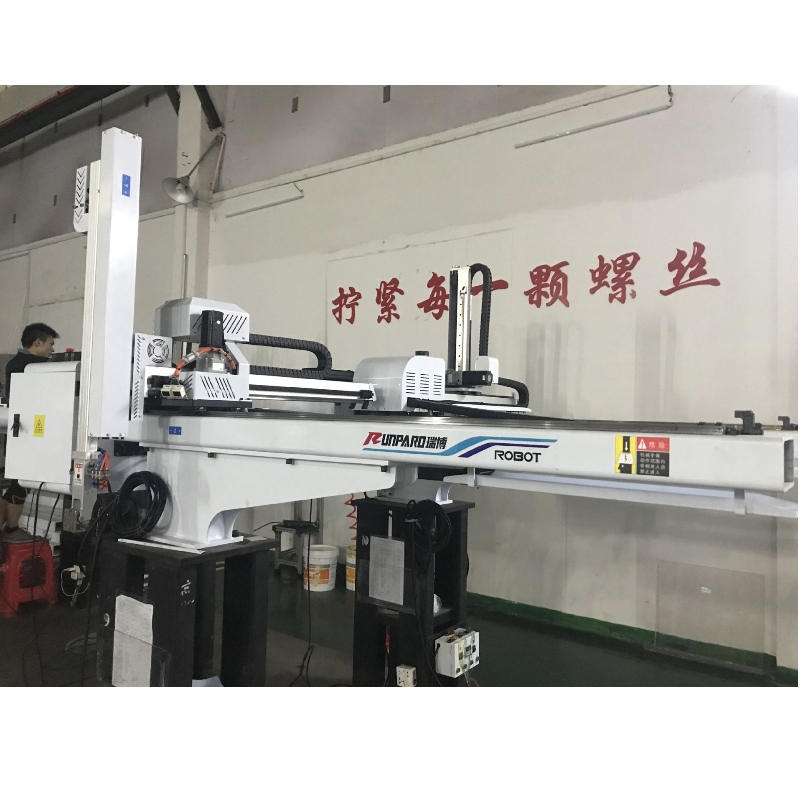 Servomotore Tauro a tre assi, modello high-end, alta velocità, alta funzione, sistema di controllo con robot industriale CNC