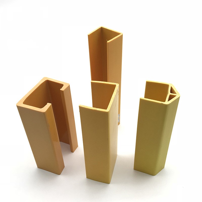 Profili di estrusione di plastica del PVC del PE del PE dell'ABS di UPVC dell'ABS del canale di varie forme di U su misura per la decorazione di protezione della macchina