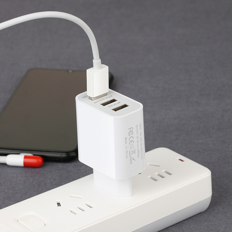 Caricatore portatile a ricarica mobile Telefono rapido Adattatore universale 3USB