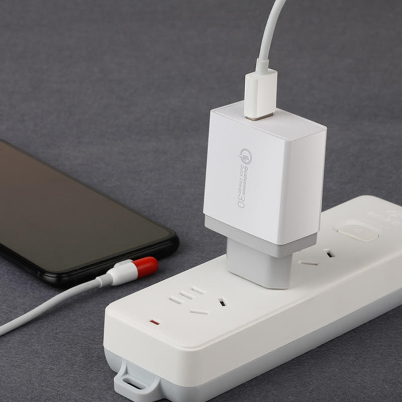 Caricabatterie rapido Caricatore da muro con spina USB per iPhone Caricatore da viaggio con presa USB QC3.0