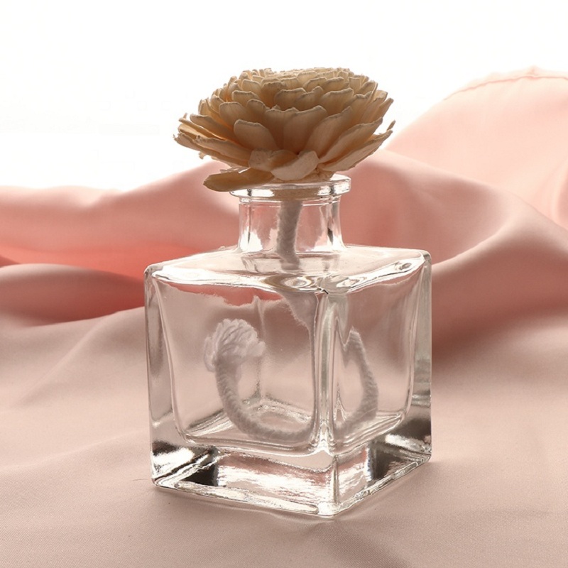 Bottiglia di vetro con diffusore a bastoncini in rattan di alta qualità per la cura personale