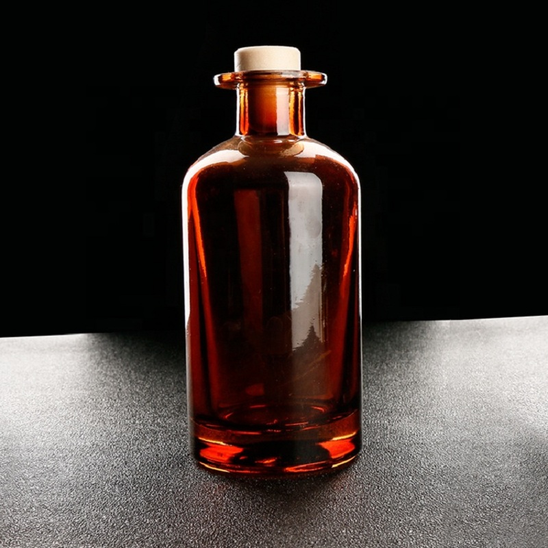 Bottiglia di vetro colorata con diffusore a lamella di alta qualità