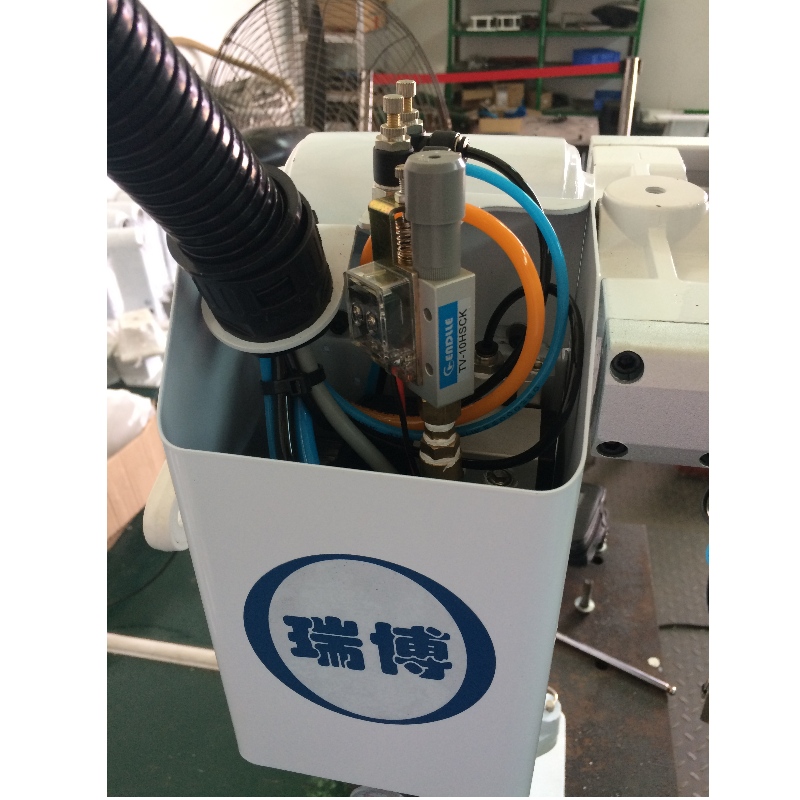robot raccoglitore materozze braccio manipolatore pneumatico