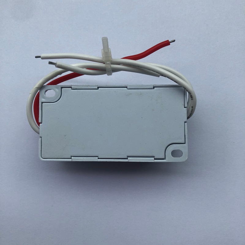 Alimentatore switching con guscio in plastica impermeabile 6W 12V Driver LED regolato a bassa potenza Plastica impermeabile