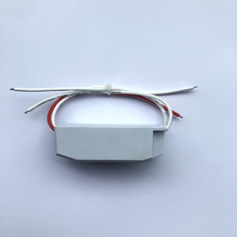 Alimentatore switching con guscio in plastica impermeabile 6W 12V Driver LED regolato a bassa potenza Plastica impermeabile