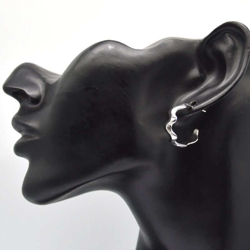 Orecchini ondulati d'acqua a forma di C, orecchini da donna eleganti e alla moda, orecchini d'argento semplici, eleganti, casual e versatili. Cina Ruifanbao fabbrica di lavorazione dei gioielli