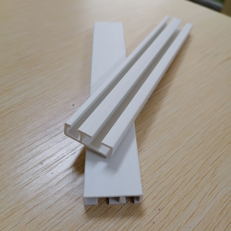 profilo di canalizzazione sagomato ad E in pvc rigido di design e su misura per lo scorrimento della tenda
