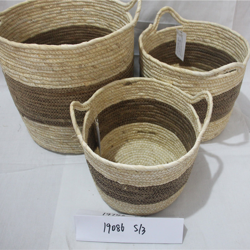 Cestino con manico di scatola di legno