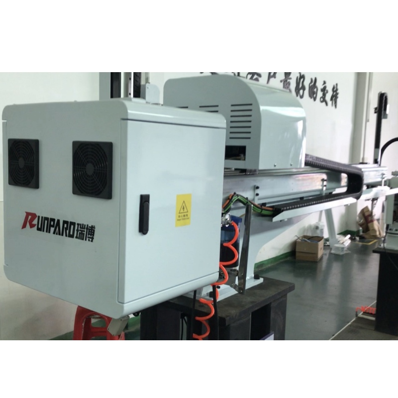 Il manipolatore servomotore AC più venduto di Ruibo Automation nel 2020 è il manipolatore a cinque assi della pressa a iniezione