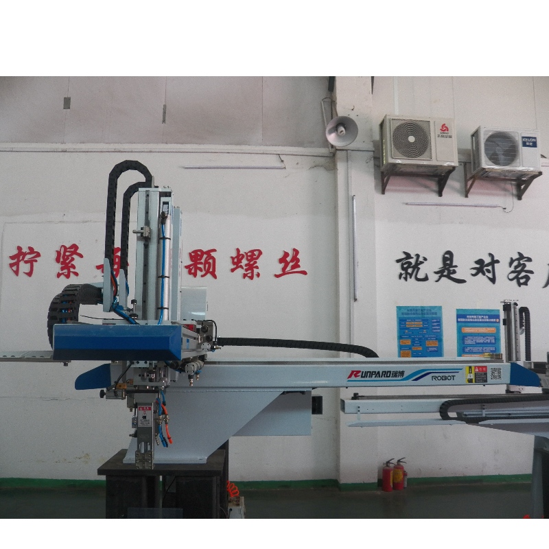 Braccio manipolatore pneumatico o braccio robotico industriale e manipolatore robotico per pressa ad iniezione dal guangdong Cina