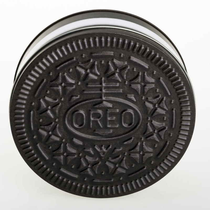 Scatola di latta per biscotti a forma di Oreo