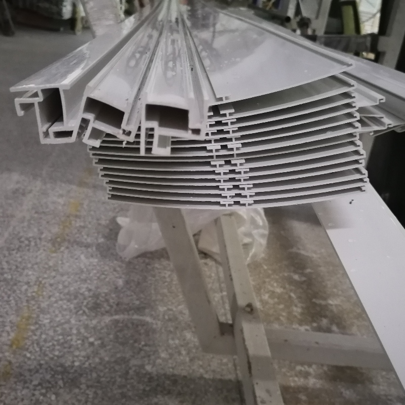 Perché i tubi in PVC personalizzati o standard sono ampiamente utilizzati per un'ampia varietà di settori?