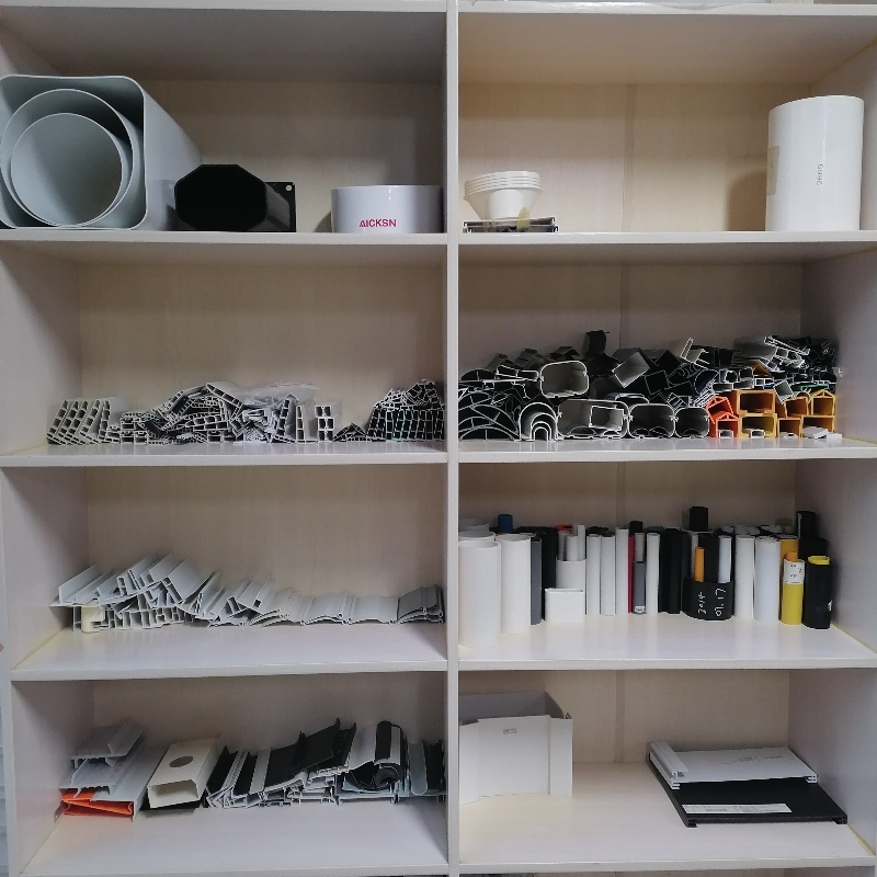 Che effetto ha il biossido di titanio sulla resistenza atmosferica dei materiali profilati