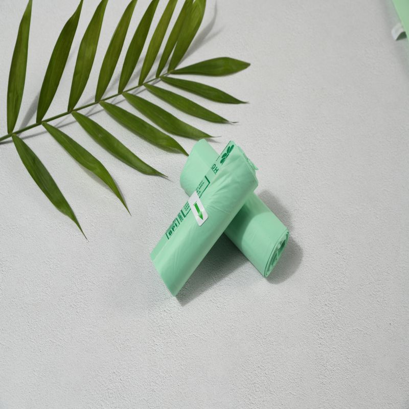 Amido di mais basato biodegradabile 100% sacchi di spazzatura compostabili su rotolo