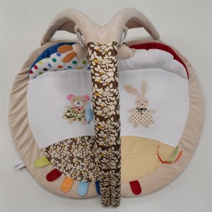 Applica il playmat -Orso e coniglio