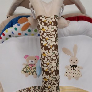 Applica il playmat -Orso e coniglio