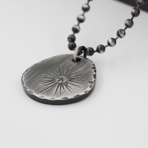 Collana nera antica Collana rotonda in acciaio inossidabile con pendente a stella brillante