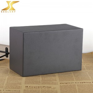 Urne in metallo nero per uomo