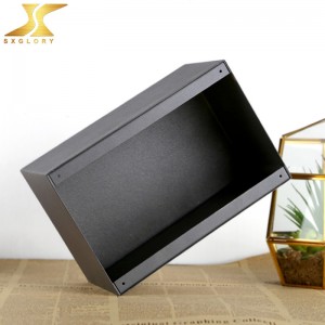 Urne in metallo nero per uomo