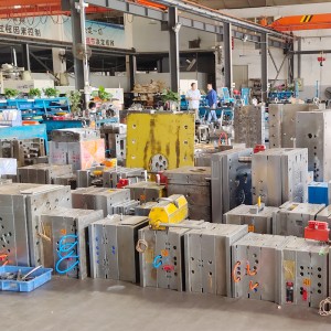 Stampaggio ad iniezione di plastica delle parti automobilistiche dell\'acciaio di fabbricazione ad alta velocità di dimensione su ordinazione