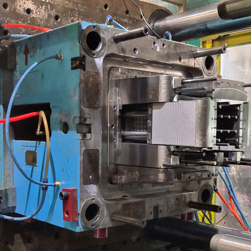 Shanxi\'s più grande impianto di stampaggio ad iniezione commissionato