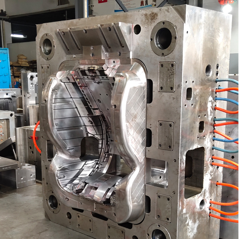 Nuove vendite di auto energetiche aumento 675% in febbraio anno-anno