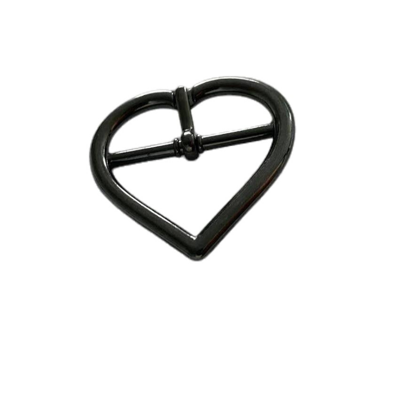 fibbia a forma di cuore.
