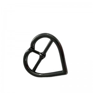 fibbia a forma di cuore.